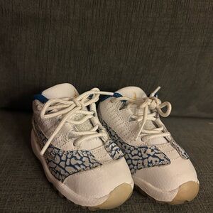 Kids White and Blue Nike Jordans 11 retro low